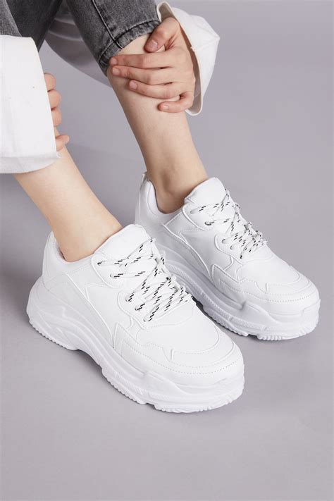 Ucuz beyaz spor ayakkabı